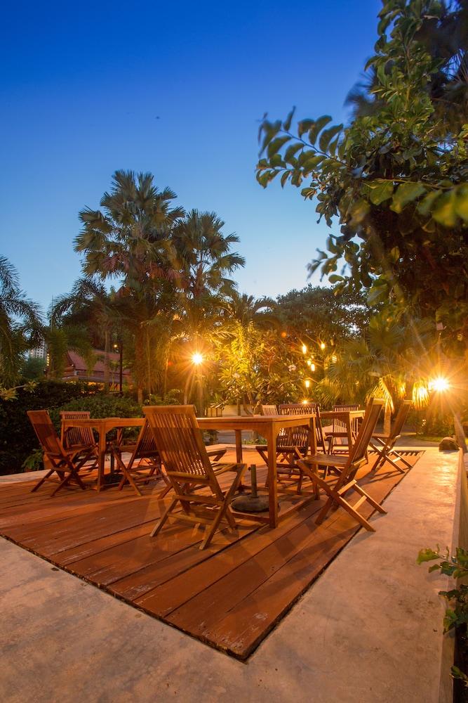 Inrawadee Resort Jomtien Beach Exterior foto